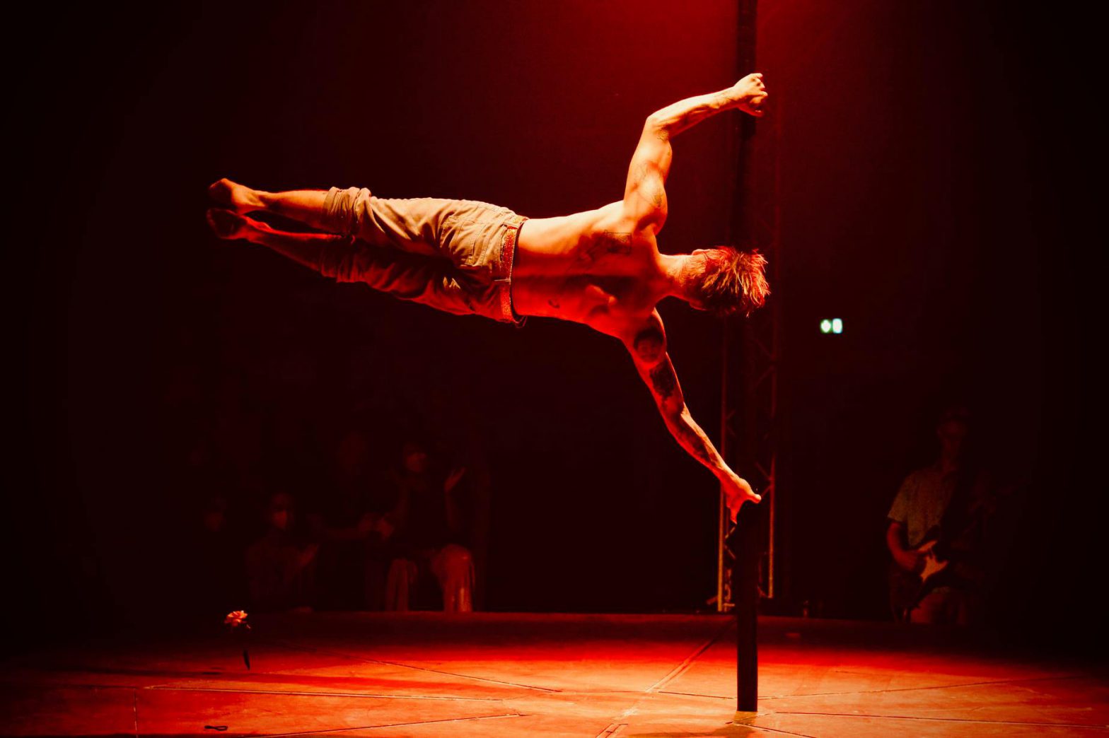 Cirque La Compagnie - L’Avis Bidon (foto: František Ortmann)